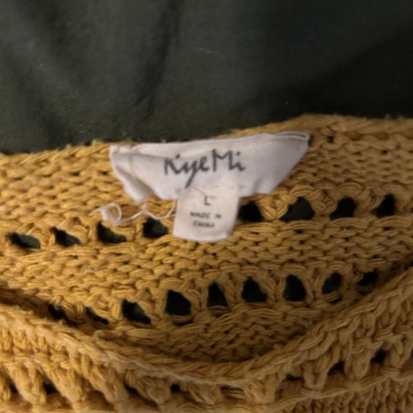 Sweater - Picture 2 of 3